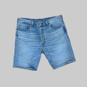 LEVI'S JEAN SHORTS